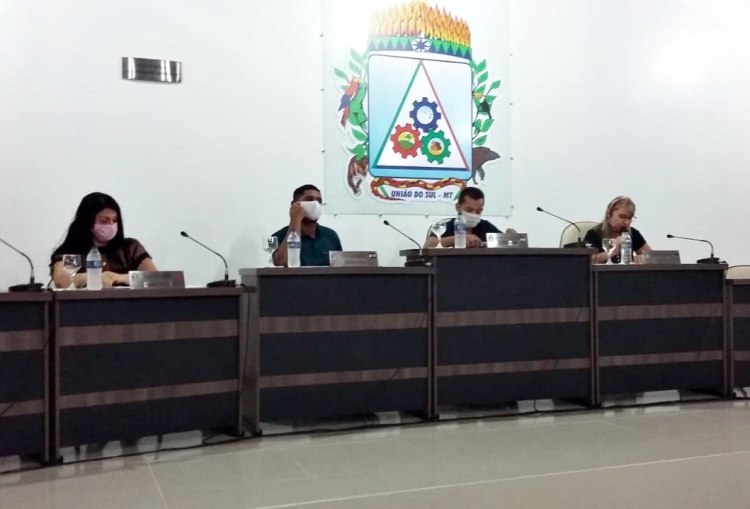 Vereadores aprovam readequação salarial para servidores da saúde