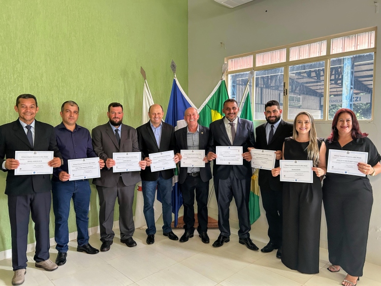 Eleitos e suplentes são diplomados em cerimônia em Claudia/MT
