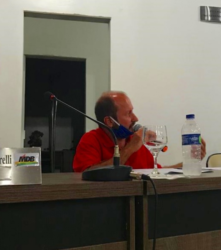 Vereadores pedem asfalto urbano e concessão de título a famílias de baixa renda