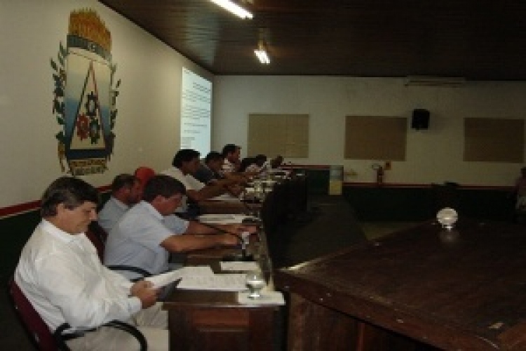 Vereadores Aprovam Projeto de Reajuste para Professores e Contas da Prefeitura de 2013