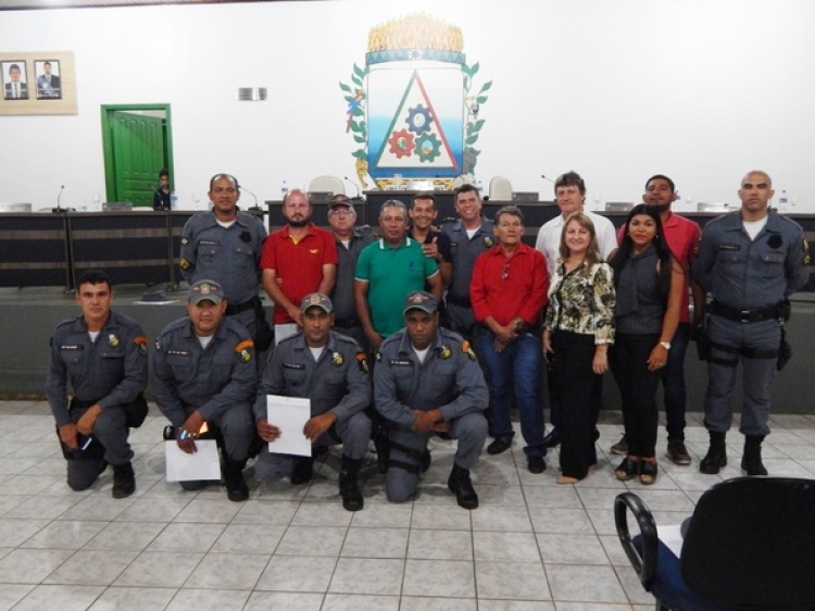 Sessão na Câmara tem homenagens a atletas locais e policiais militares