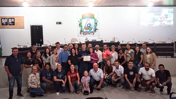 Noite de homenagens na 5ª Sessão da Câmara Municipal de União do Sul-MT. Alunos e equipe da Pastoral da Criança receberam Moção de Aplauso